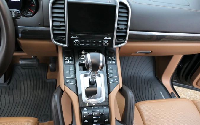 Porsche Cayenne cena 220000 przebieg: 60000, rok produkcji 2016 z Przecław małe 106